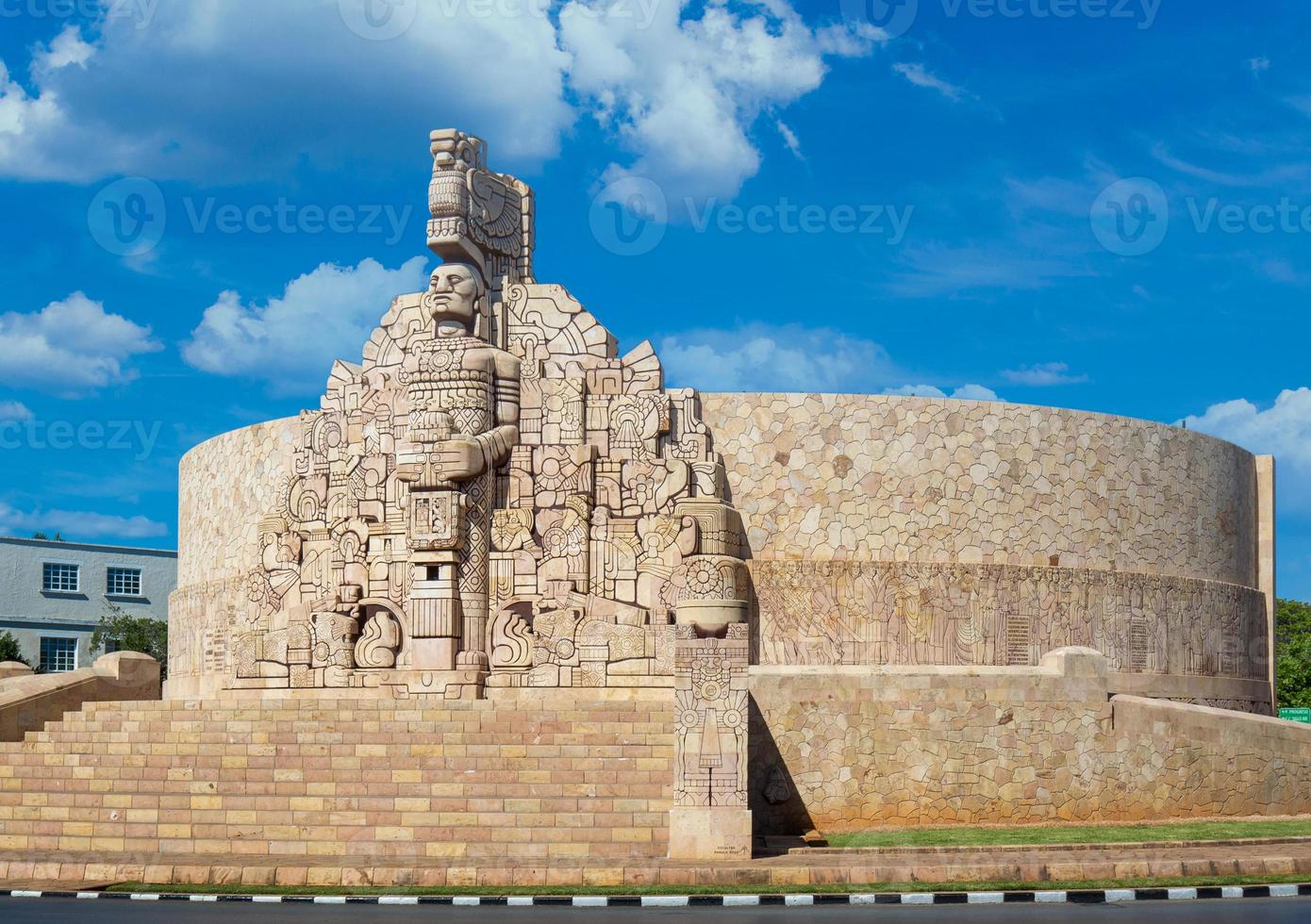 mexico, merida, een iconisch thuisland monument, monumento a la patria op de paseo de montejo foto