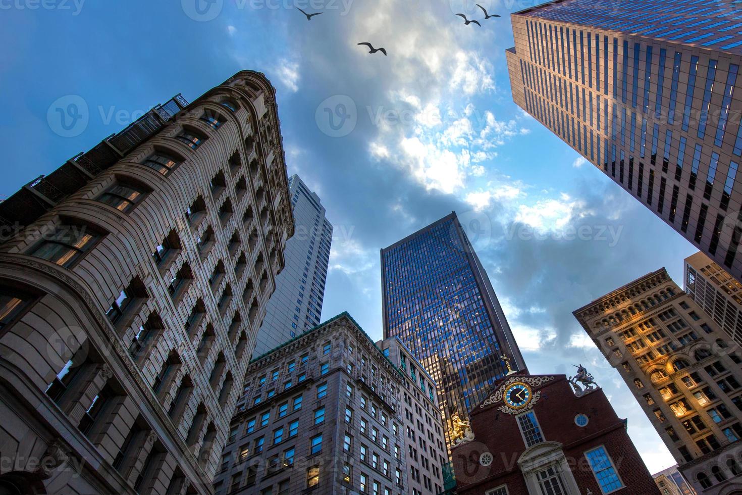 het schilderachtige financiële district van de binnenstad van Boston en de skyline van de stad foto