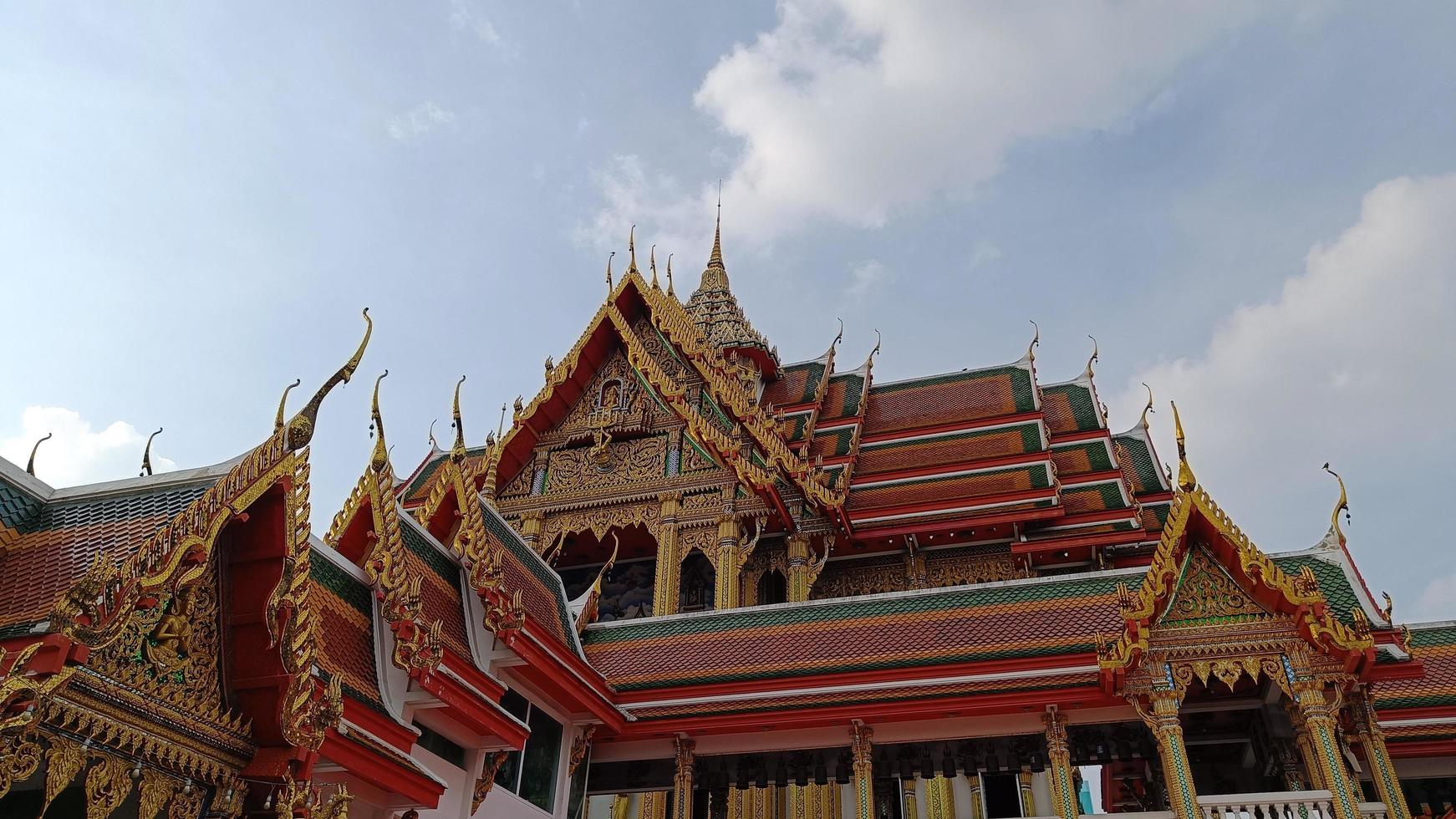 prachtige kerk wat bua khwan is een van de beroemdste tempel in nonthaburi foto