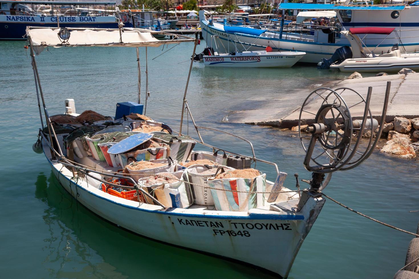 latchi, cyprus, griekenland, 2009. vissersboot in de haven foto