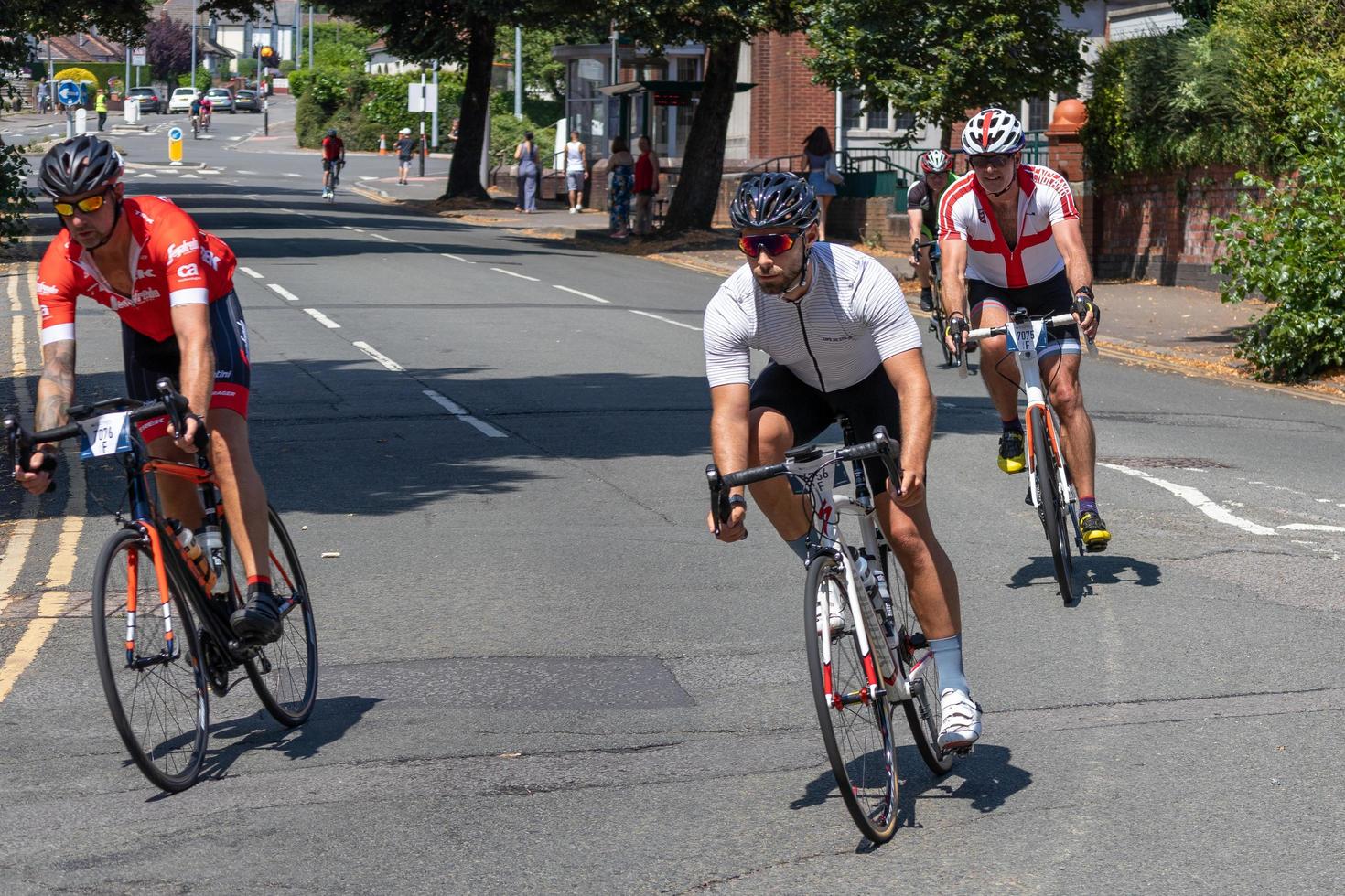 cardiff, wales, uk, 2018. fietsers die deelnemen aan het wielerevenement velothon foto