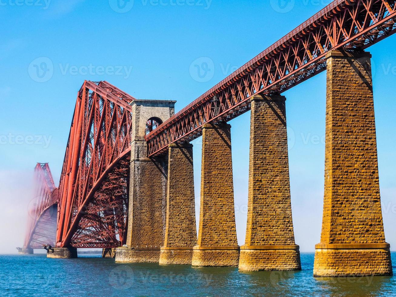 hdr weer brug over Firth of Forth in Edinburgh foto