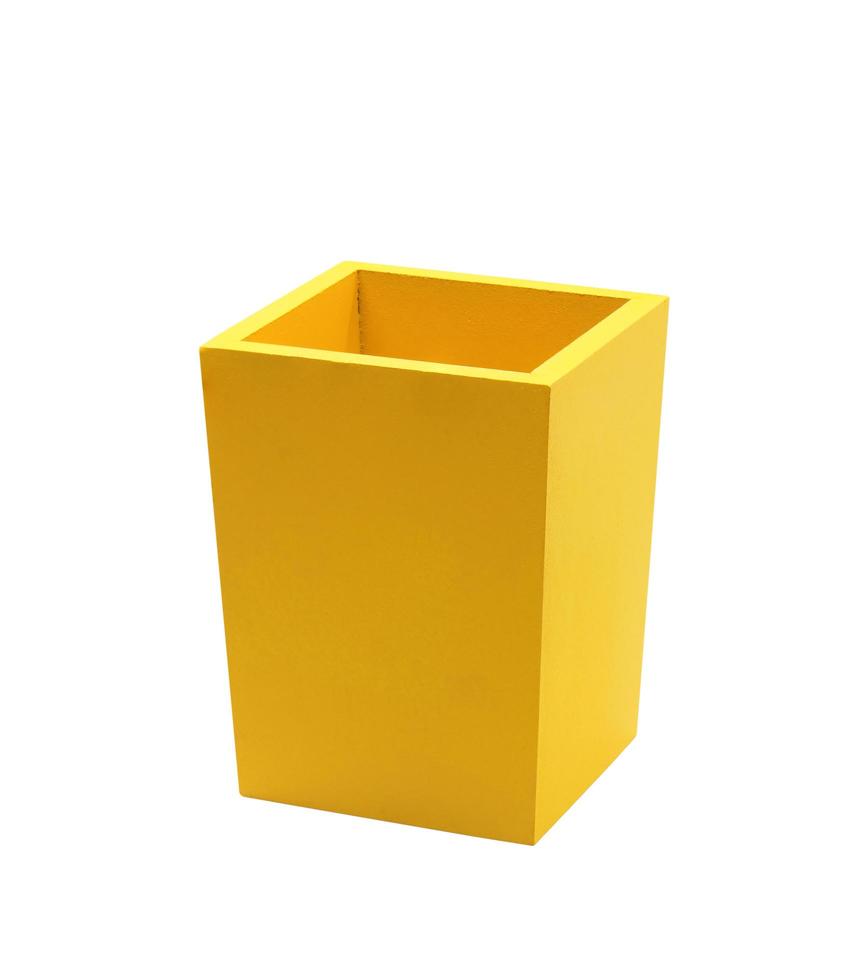 gele doos geïsoleerd op wit foto