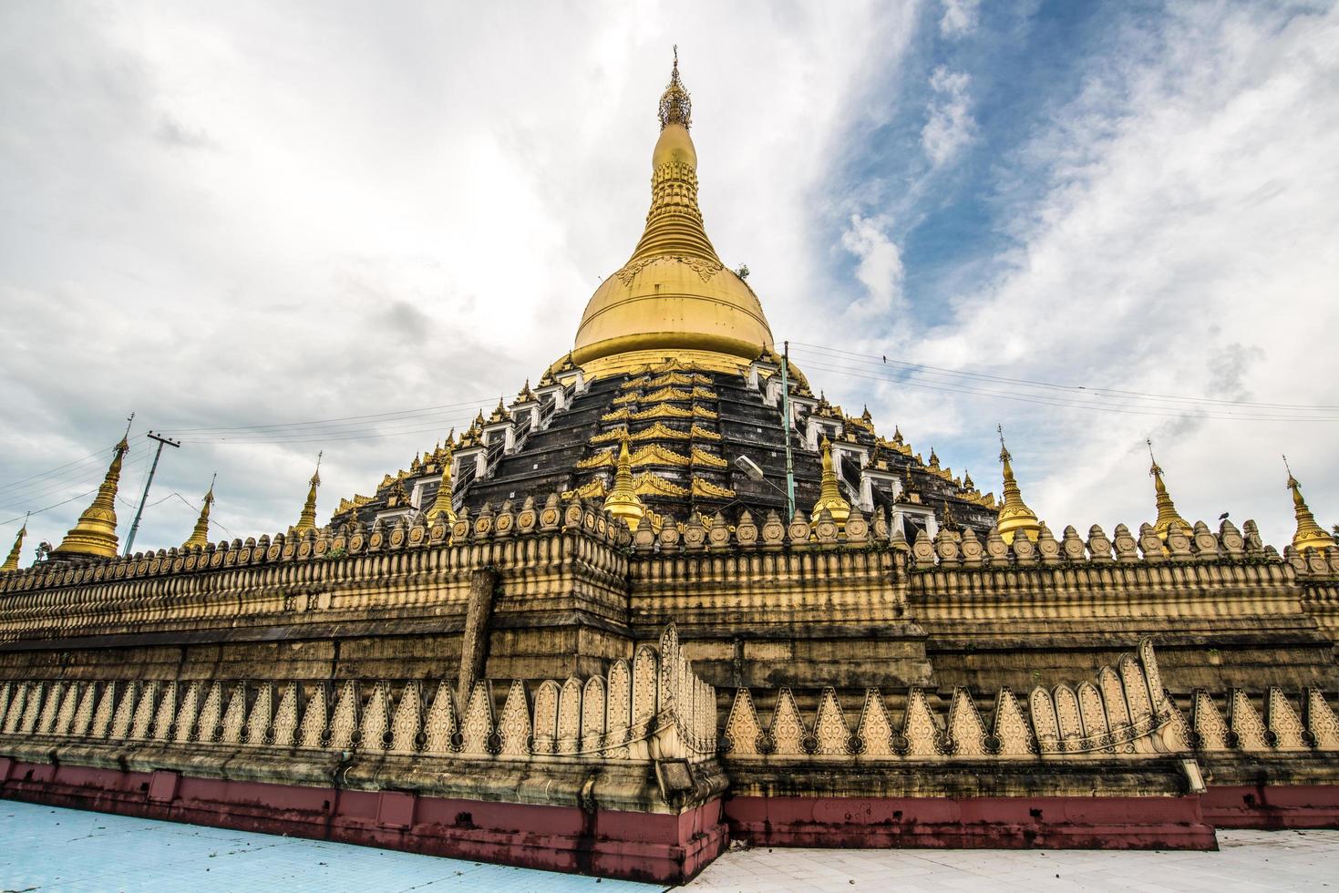 mahazedi-pagode de pagode van koning bayinnaung van de taungoo-dynastie.in bago, myanmar. foto
