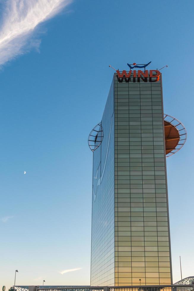 milan, lombardije, italië, 2015. zicht op het windgebouw foto