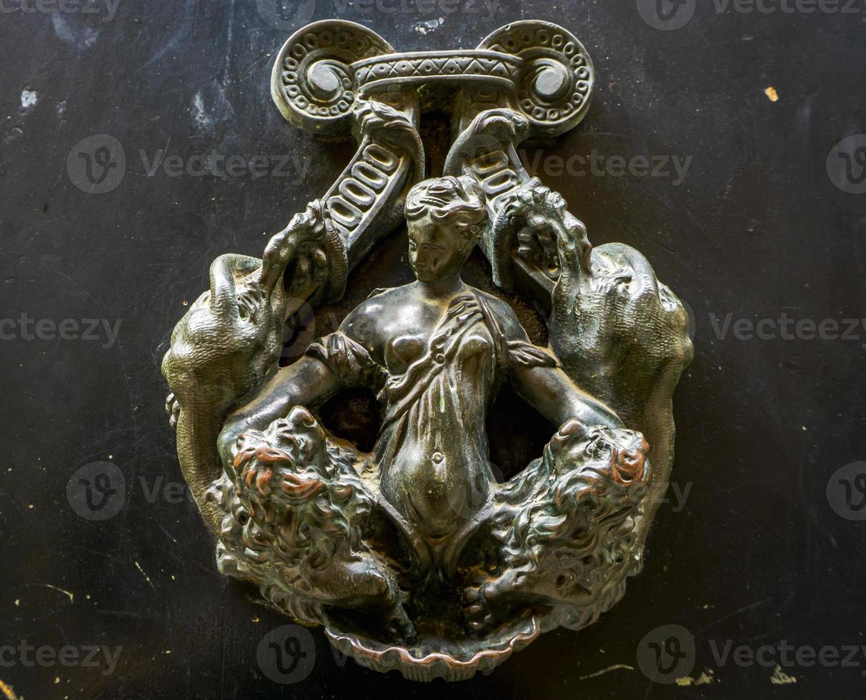 decoratieve deurknop uit venetië, italië foto