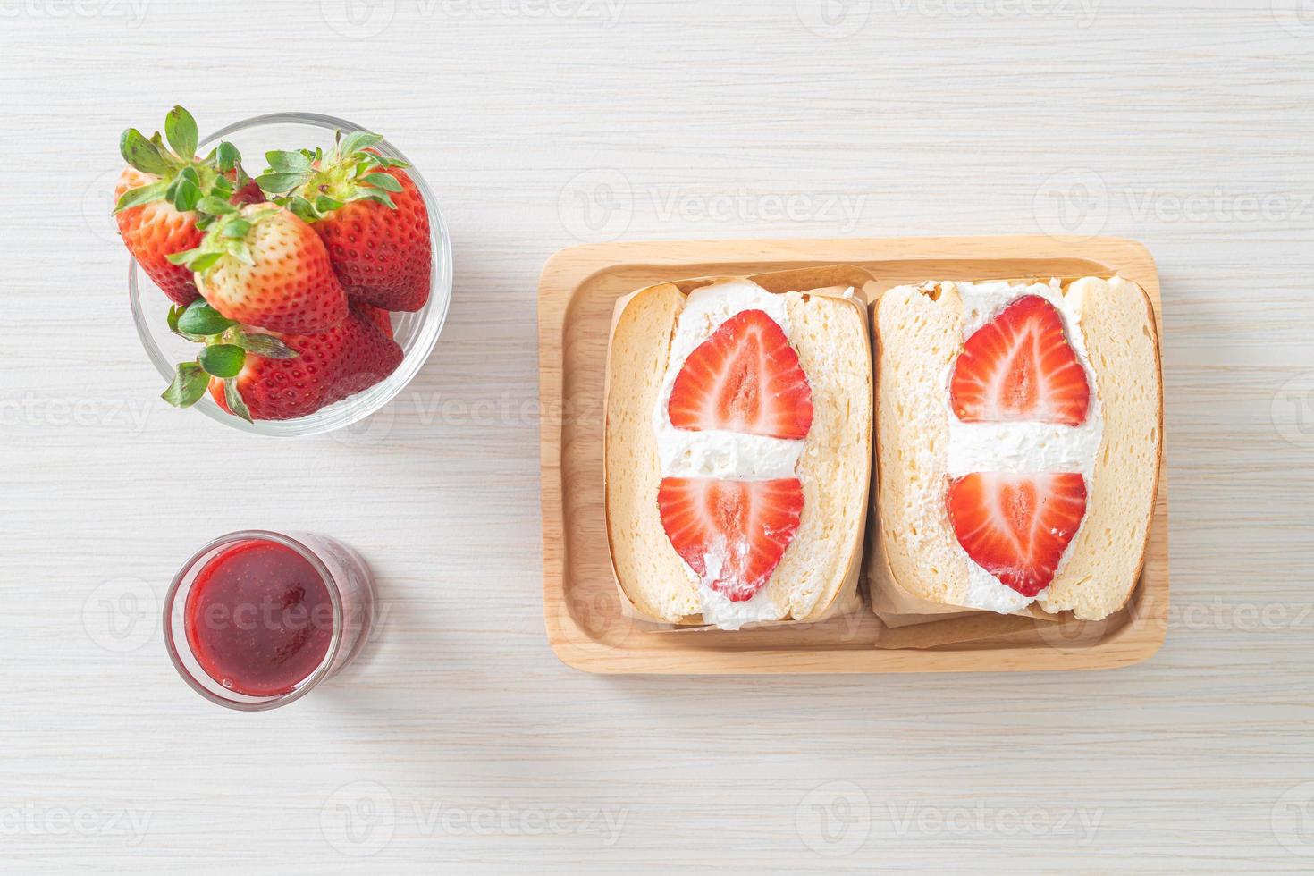 broodje pannenkoek aardbei verse room foto