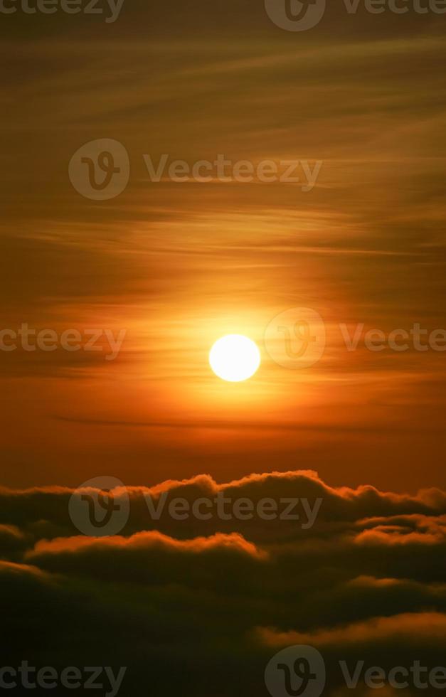 prachtige zonsopganghemel vanuit luchtfoto foto