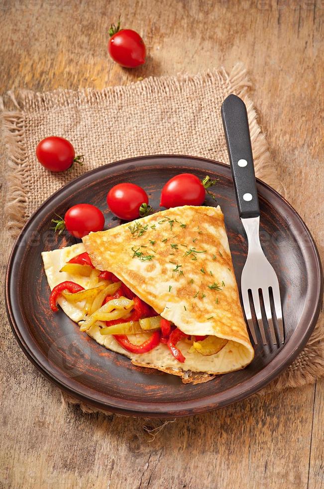 omelet met geroosterde paprika foto