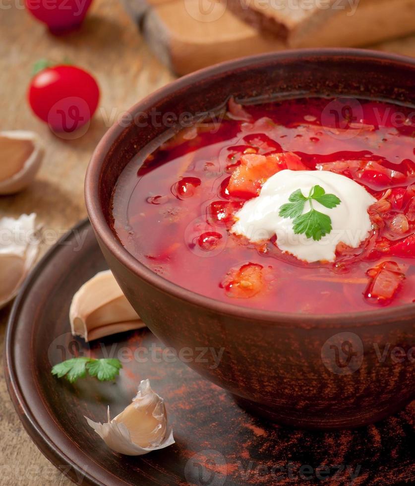 Oekraïense en Russische nationale rode soep borsjtclose-up foto