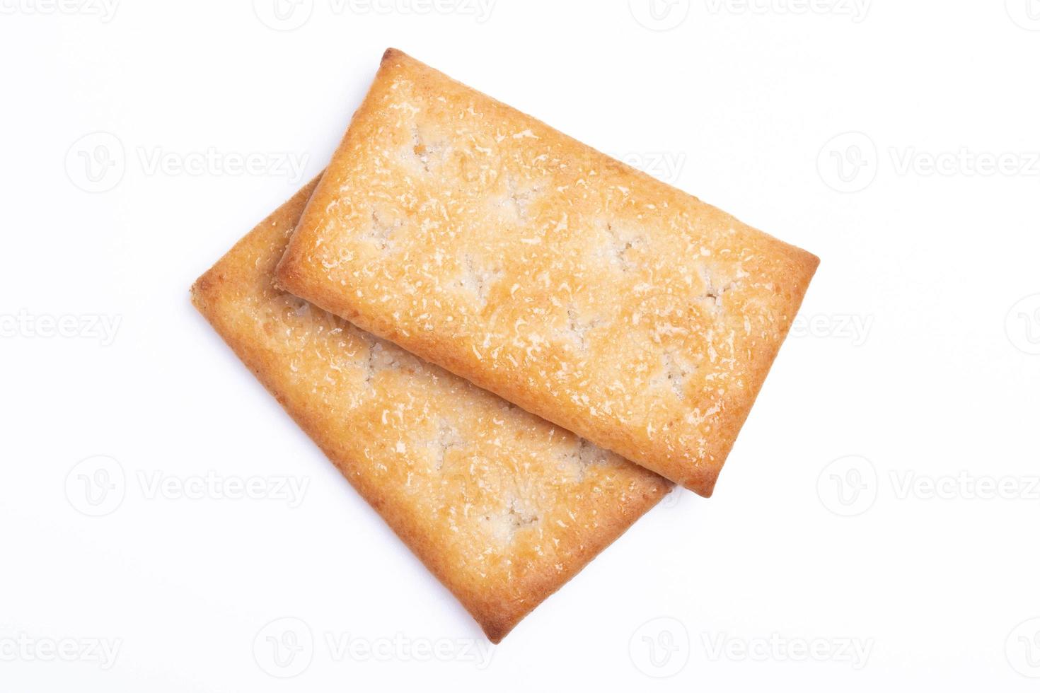 twee crackers op een witte achtergrond foto