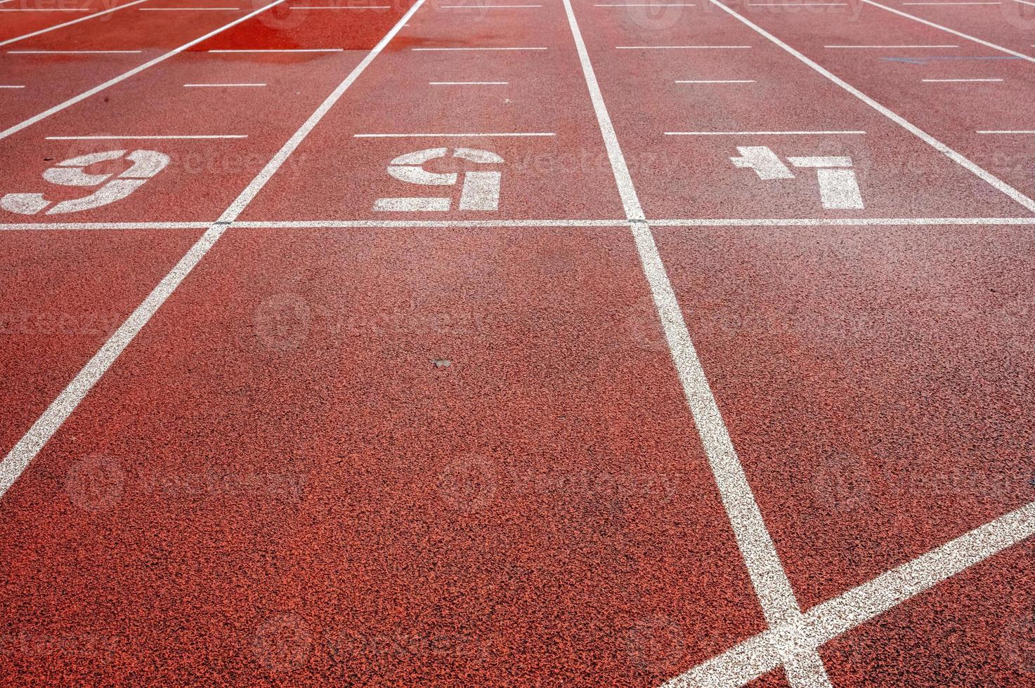 hoge hoekopname van een oranje trainingsbaan foto