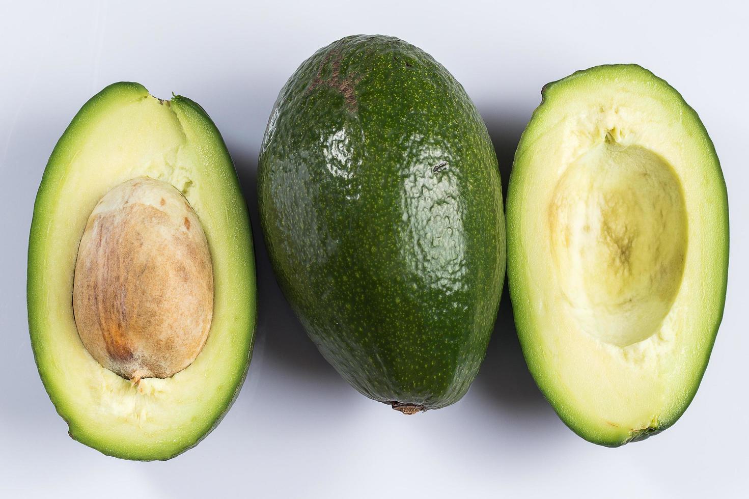 verse groene avocado foto