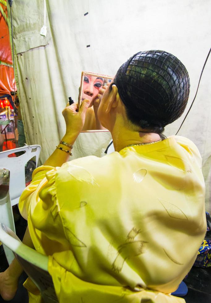 Azië Thailand - 28 augustus 2019 Chinese opera-actrice. artiesten vormen backstage. Aziatische traditionele culturele kunsten. foto