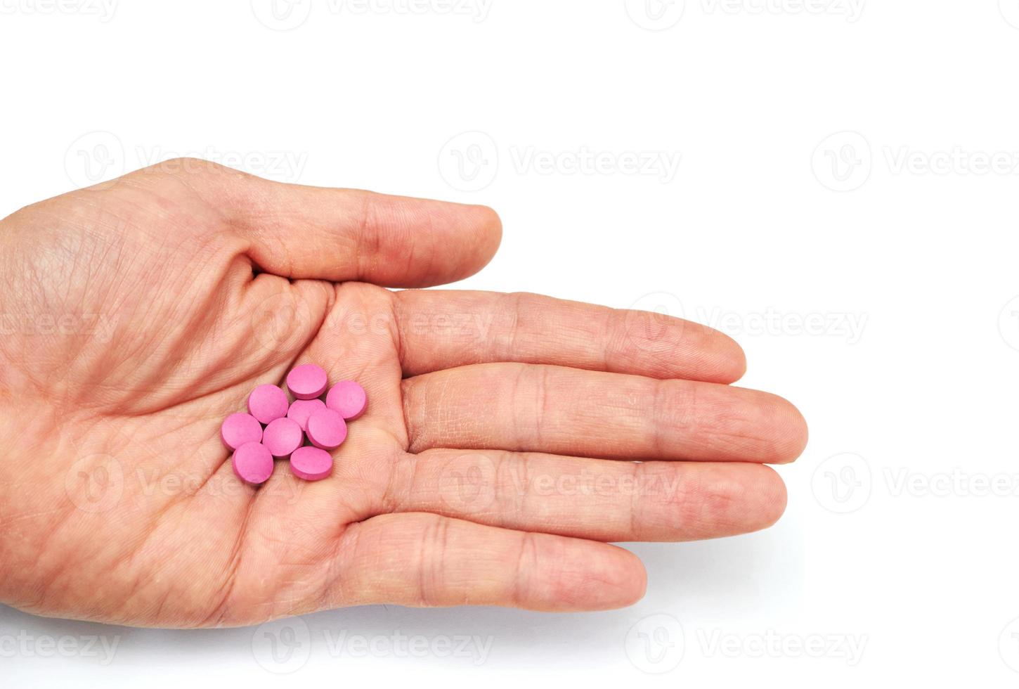 met de hand vastgehouden medische pillen voordat oraal wordt ingenomen met het concept voor medische zorgconsumptie foto
