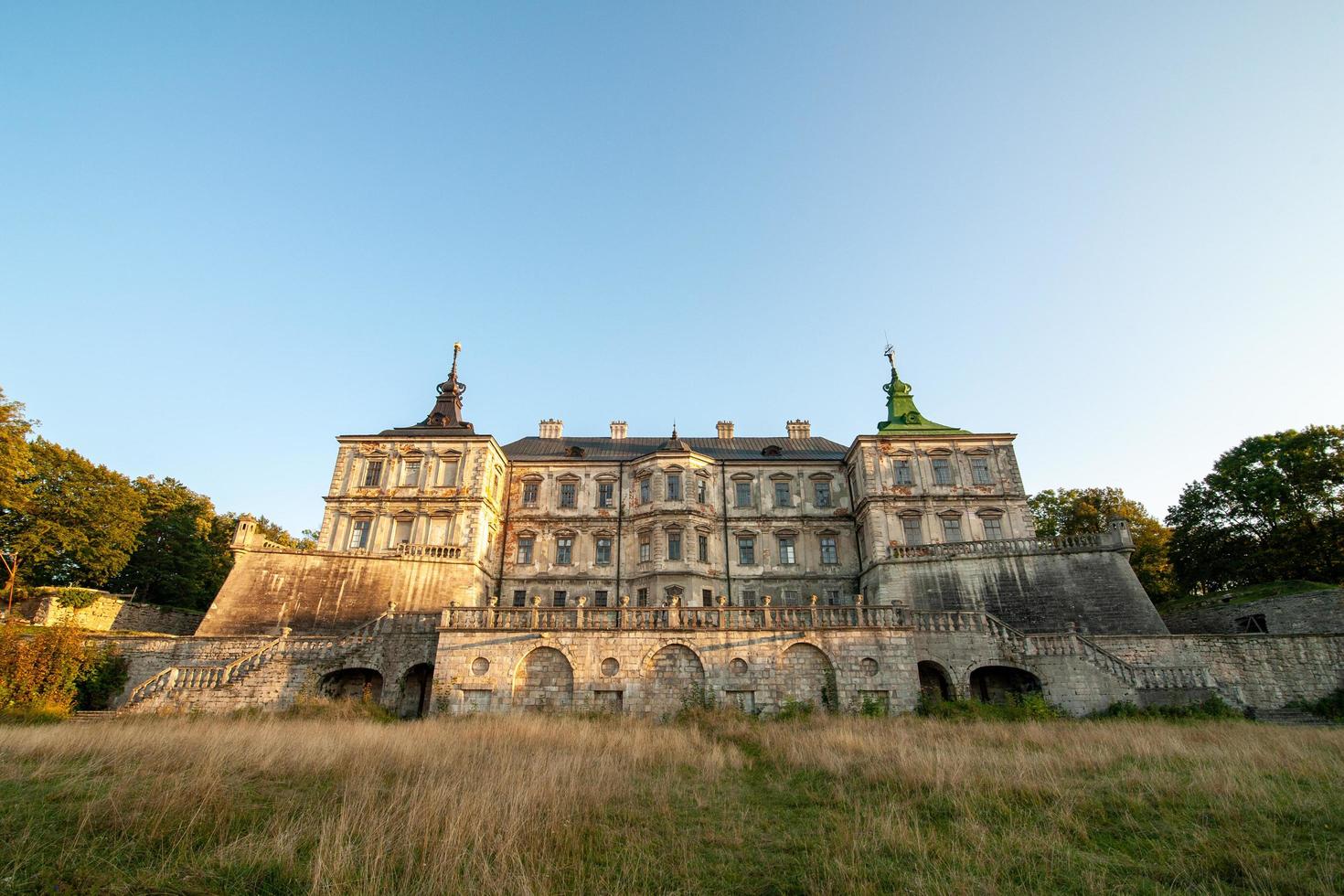 prachtig middeleeuws pidhirtsi-kasteel, regio lviv, oekraïne. 30 maart 2020 foto