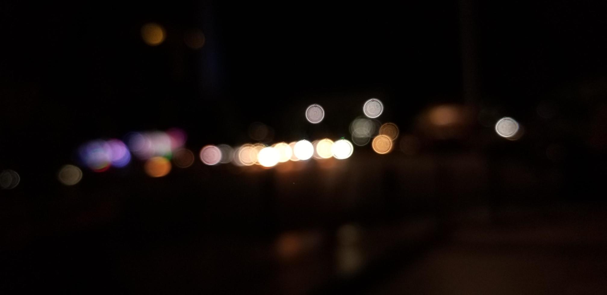 wazig bokeh-licht 's nachts foto