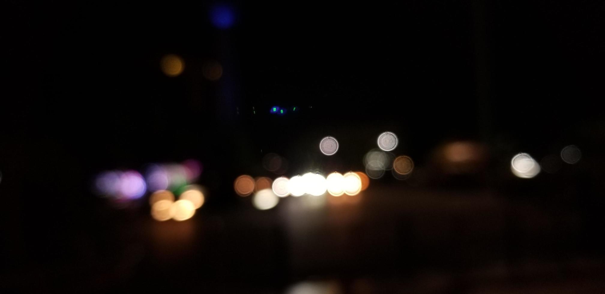 wazig bokeh-licht 's nachts foto