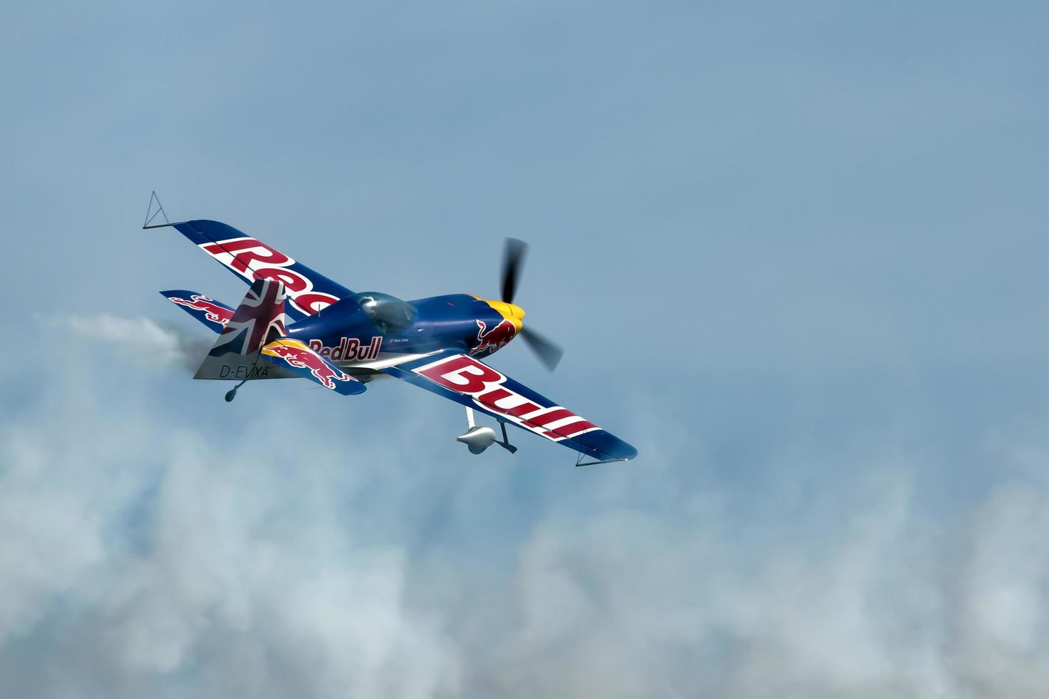 eastbourne, east sussex, 2012. red bull matador in airbourne foto