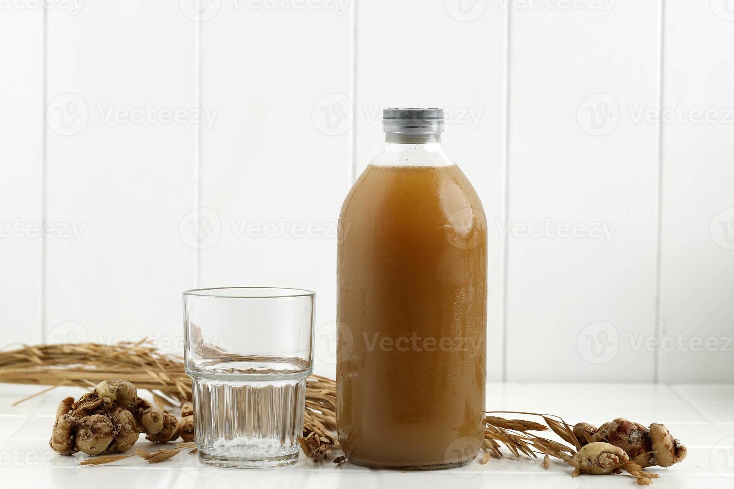 jamu beras kencur. Indonesische kruidendranken, geconsumeerd om de immuniteit van het lichaam tijdens pandemie te verhogen. foto