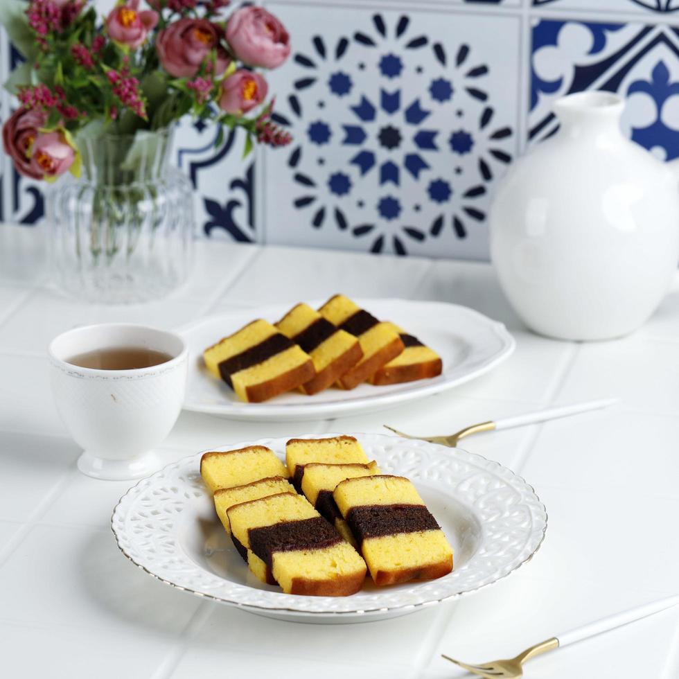 mini spiku lapis Surabaya, drielaagse cake afkomstig uit Surabaya, Indonesië. foto