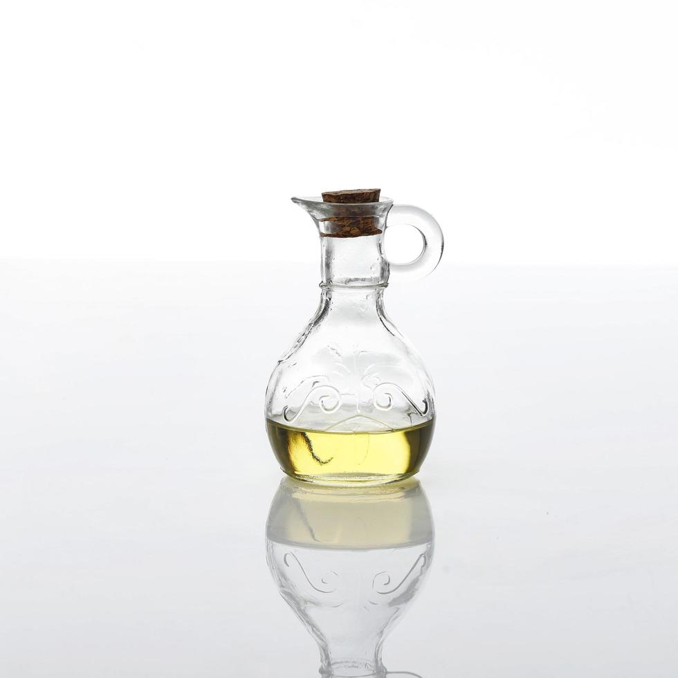 olijfolie in vintage fles foto