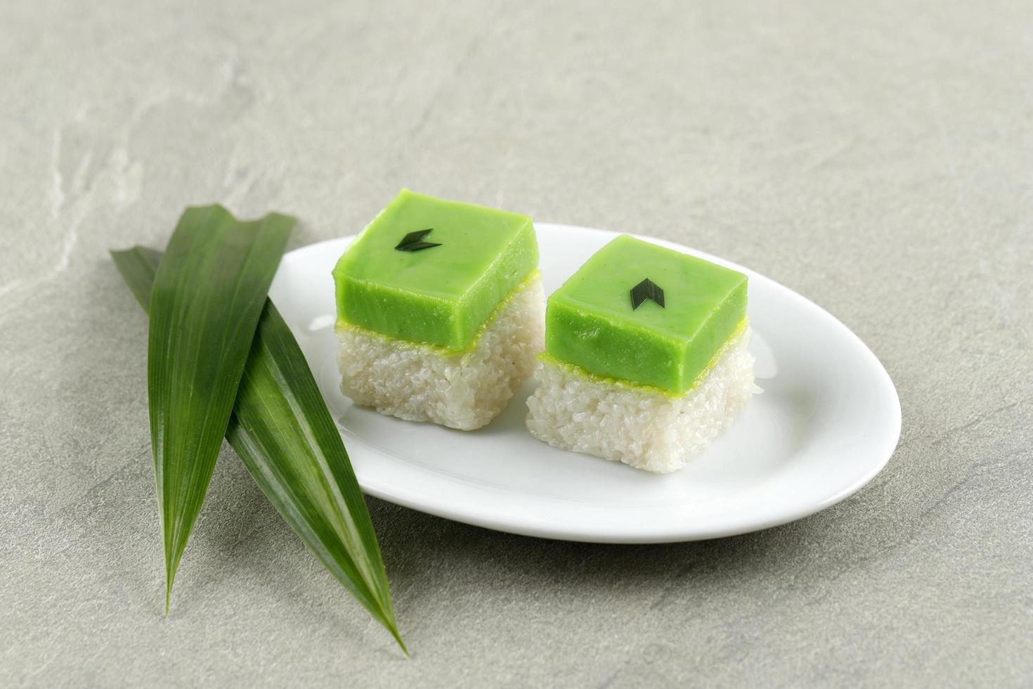 seri muka kuih ook wel bekend als de pandan custard cake. foto