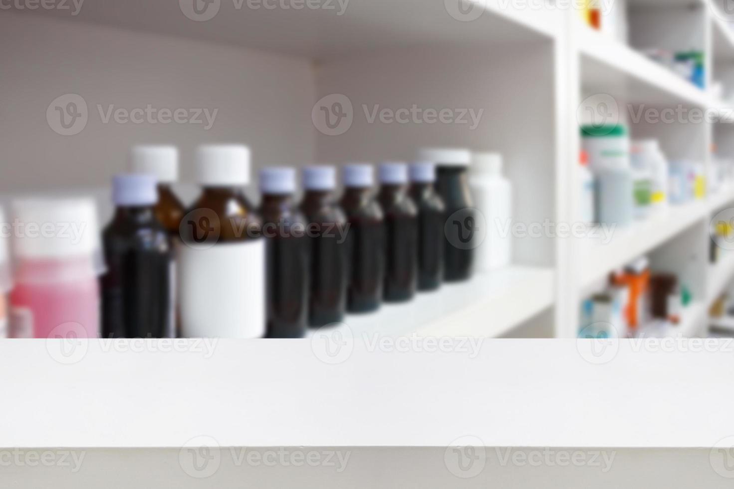 apotheektafel in de apotheekdrogisterij foto