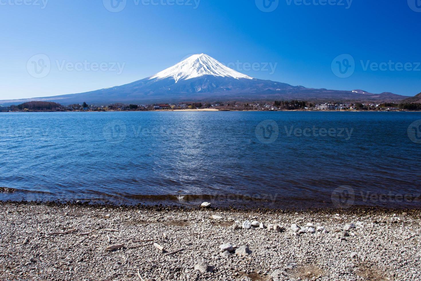 landschap prachtig landschap van de Fuji-berg en het Kawaguchi-meer in april. Japan. foto