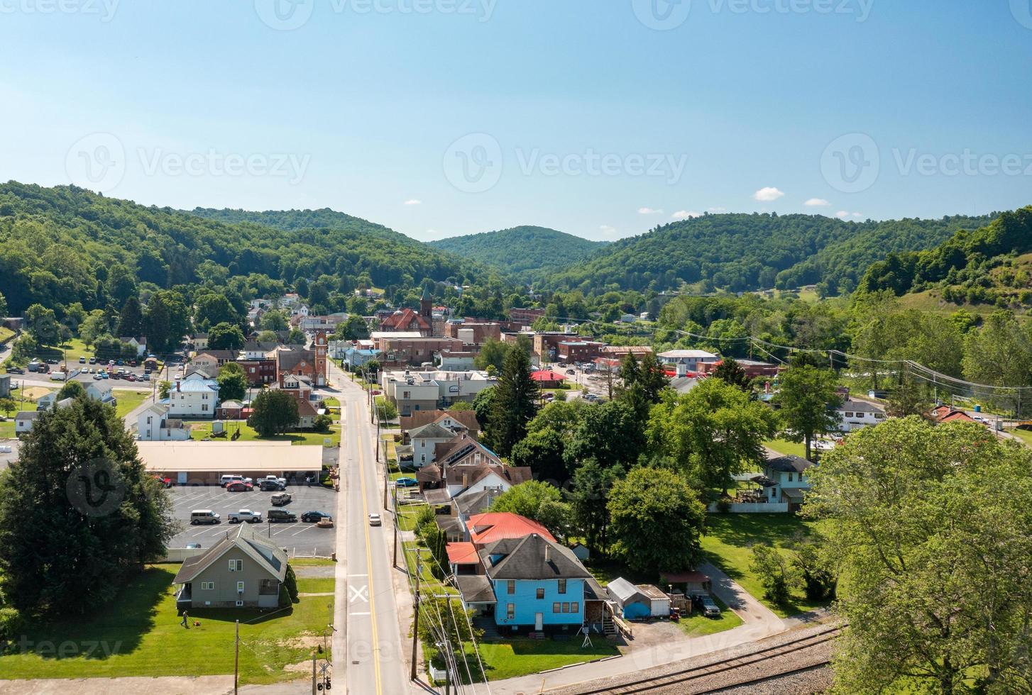 luchtfoto drone beeld van de beroemde historische stad phillippi in west virginia foto