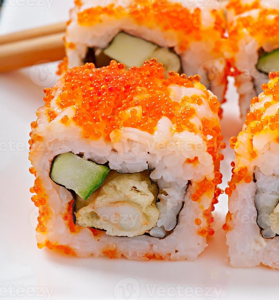 traditionele verse Japanse sushi rolt foto