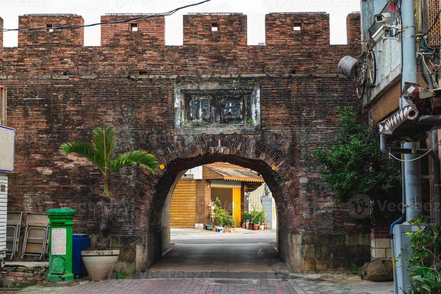 westelijke poort van de oude stad van hengchun in pingtung city in taiwan. foto