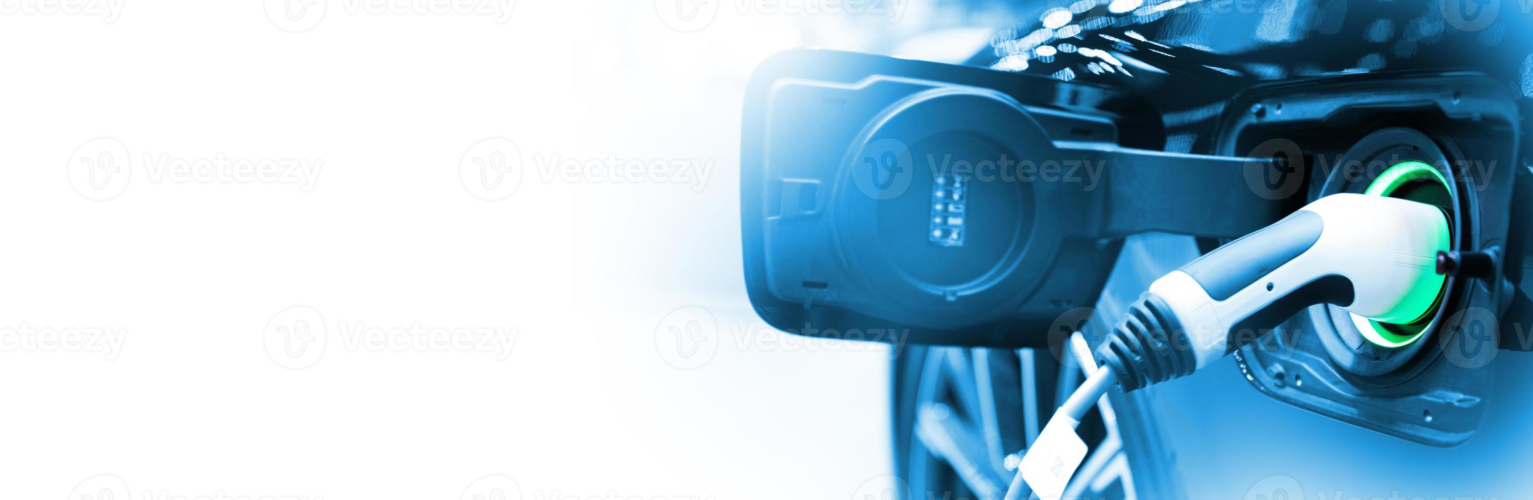 laad ev auto voertuig elektrische batterij op station met blauwe auto op panoramische banner witte achtergrond met kopieerruimte. idee voor een vriendelijke omgeving natuur elektrische energie technologie groen eco concept. foto