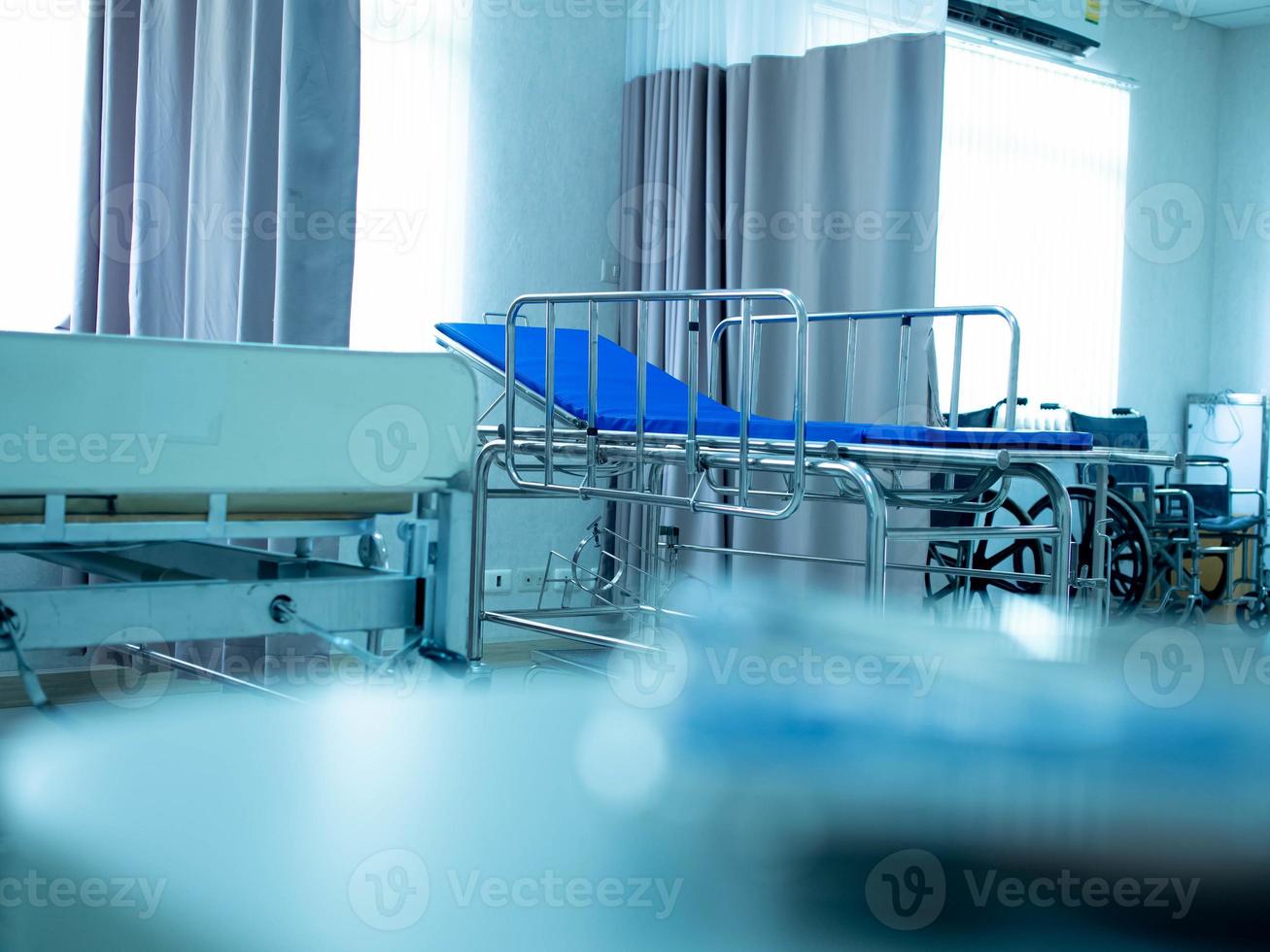 ziekenhuis kliniek laboratorium afdeling laboratorium operatie noodgeval ambulance kamer slaapkamer behandeling gezondheidszorg medisch arts technologie chirurg diagnose letsel patiënt covid-19 corona virus ziekte vaccin foto