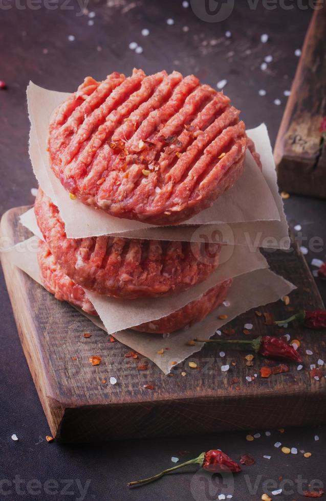 zelfgemaakte hamburger koken foto