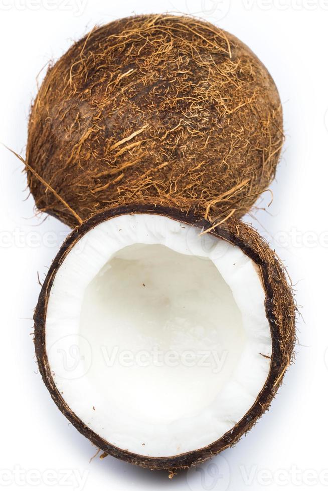 kokosnoten op witte achtergrond foto