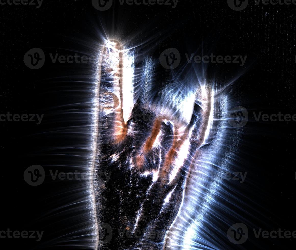 3D-illustratie van een gloeiende menselijke vrouwelijke hand met een Kirlian-aura met verschillende symbolen foto