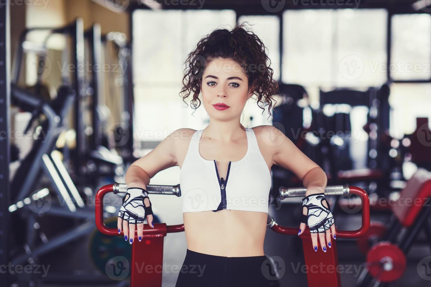 atletische jonge vrouw foto