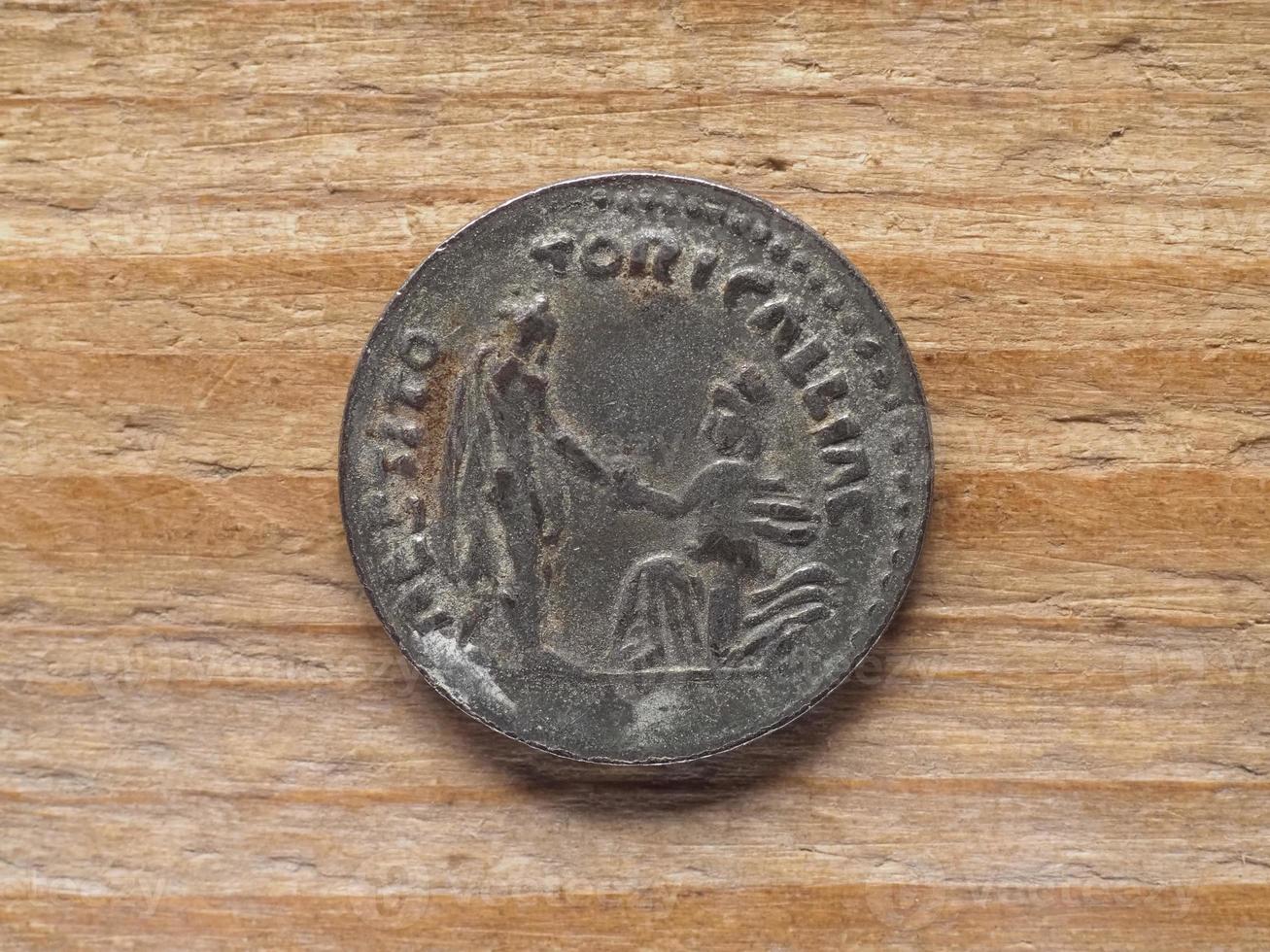 oude romeinse denarius munt omgekeerd met keizer Hadrianus rust foto