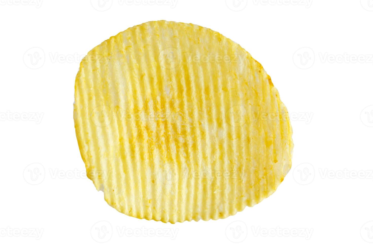 Aardappelchips geïsoleerd op witte achtergrond foto