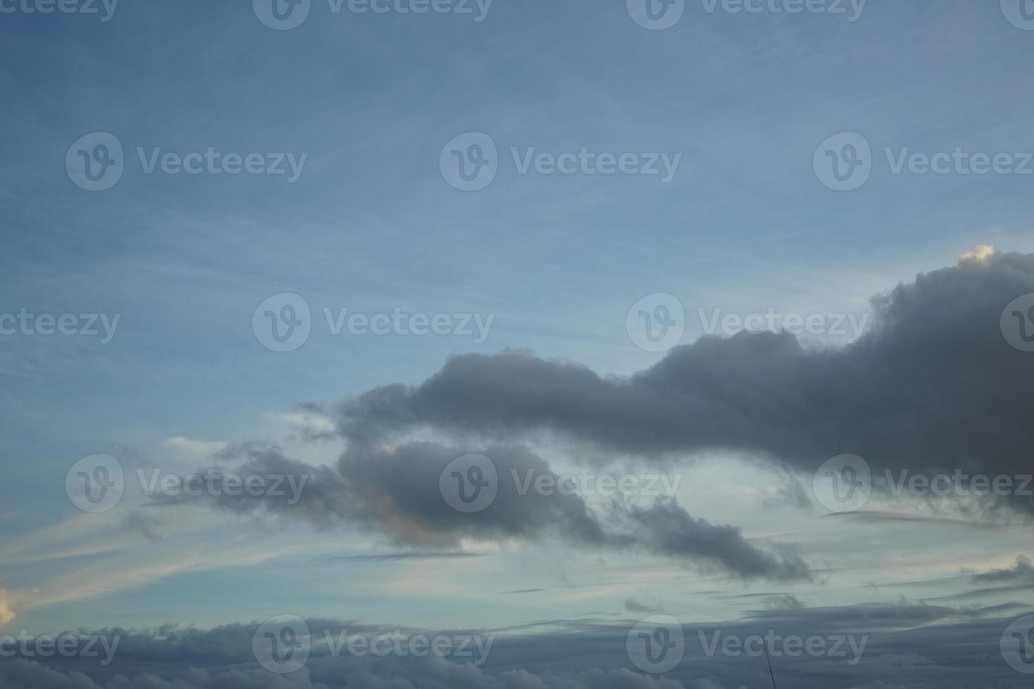 op een bewolkte dag foto