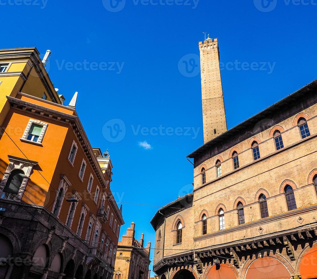 hdr-weergave van het oude stadscentrum in bologna foto