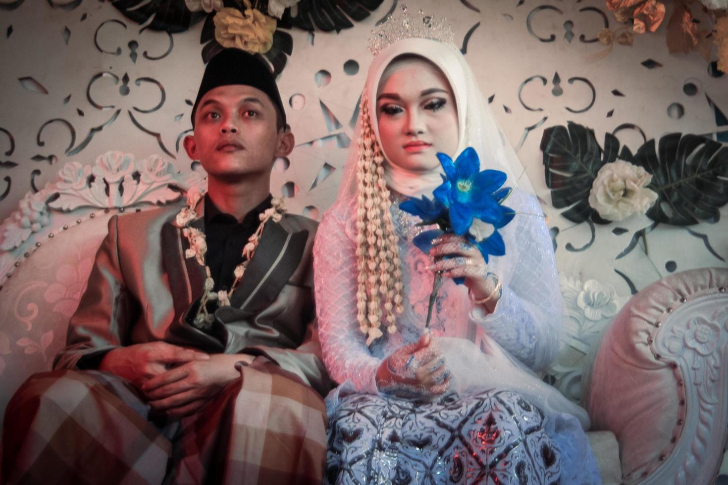 romantische Indonesische moslimbruid foto
