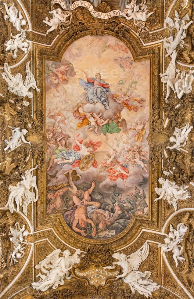 rome - de plafondschildering triomf van maagd foto