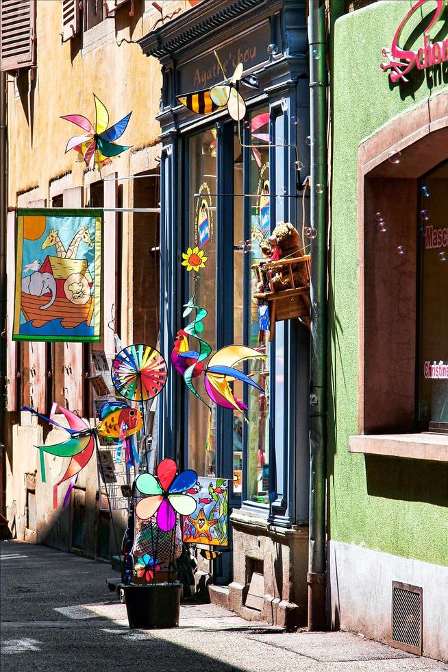 Straatsburg, Frankrijk, 2007. ongebruikelijke winkel met windmolens en windmobielen foto