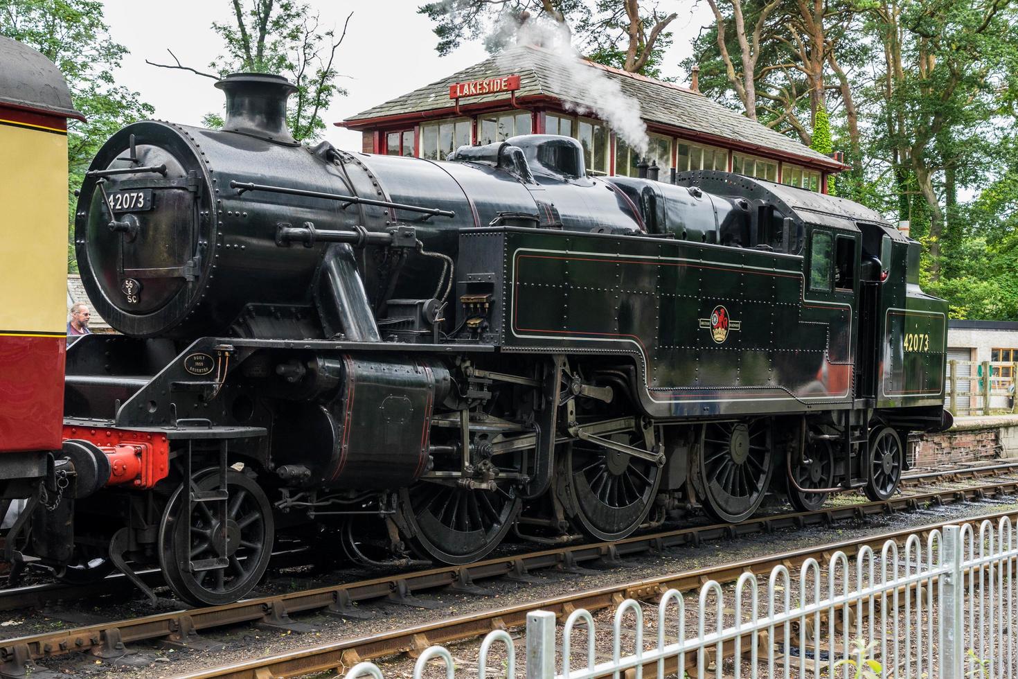 windermere, cumbria, 2015. 42073 br fairburn, bij station aan het meer foto