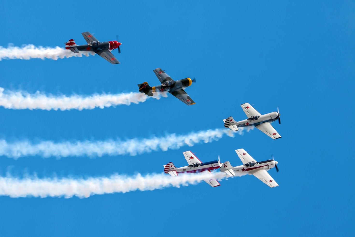 biggin hill, kent, uk, 2009. aerostars yak 52 50 luchtfoto display foto