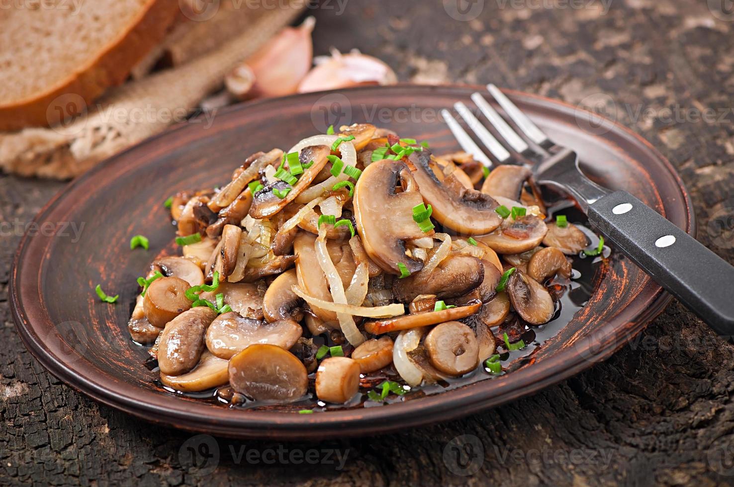 gebakken champignons en uien foto