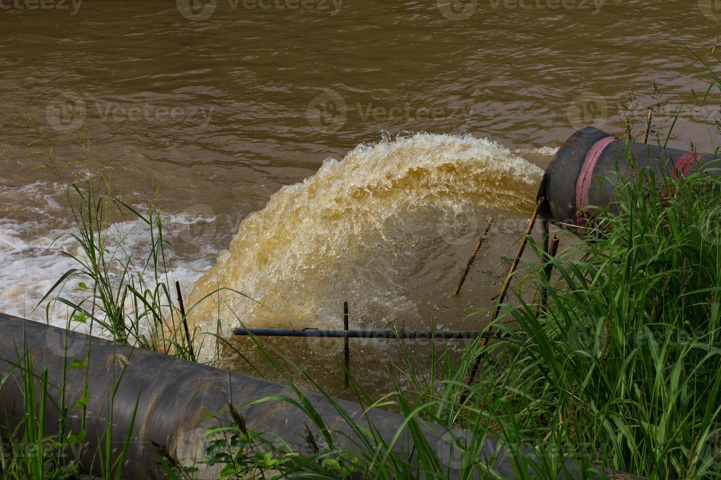 waterstroom stopt riool. foto