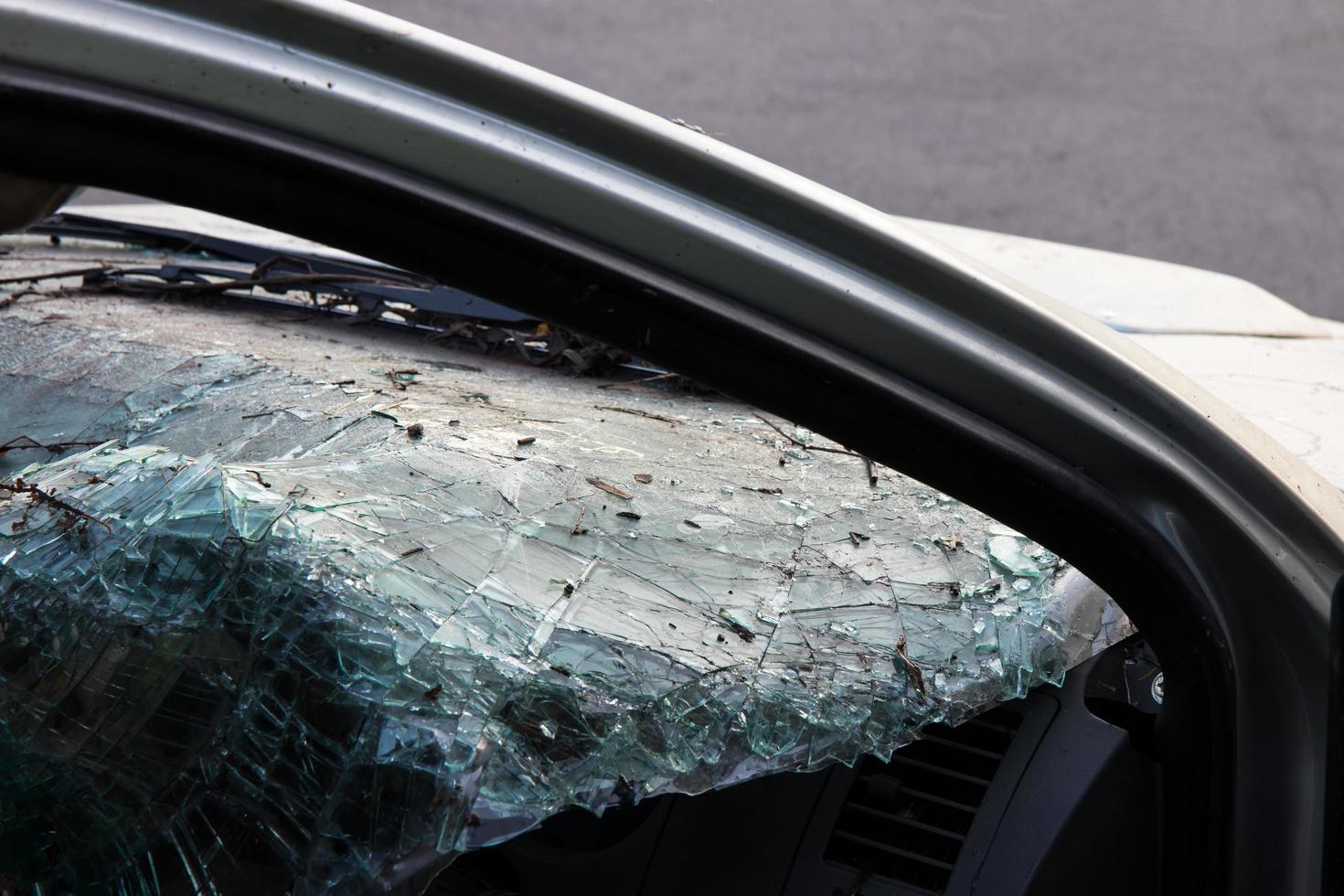 scheur in voorruit afgebroken. foto